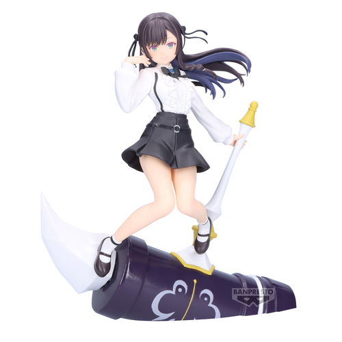 Alina Clover Figure